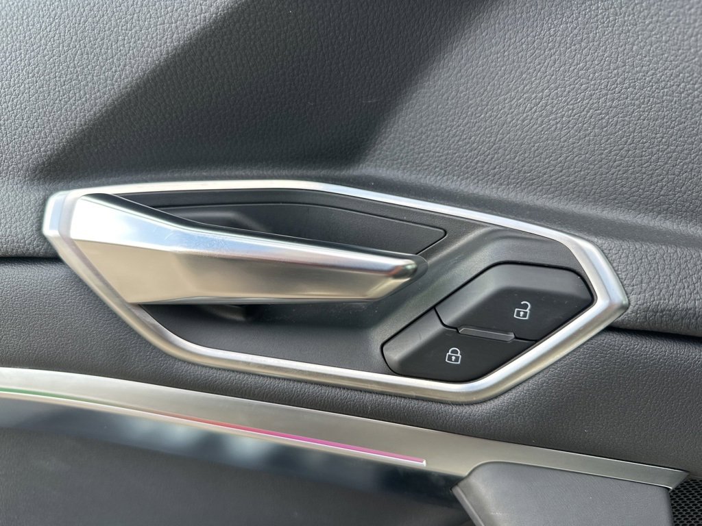 Used 2024 Audi Q8 e-tron Prestige image 23