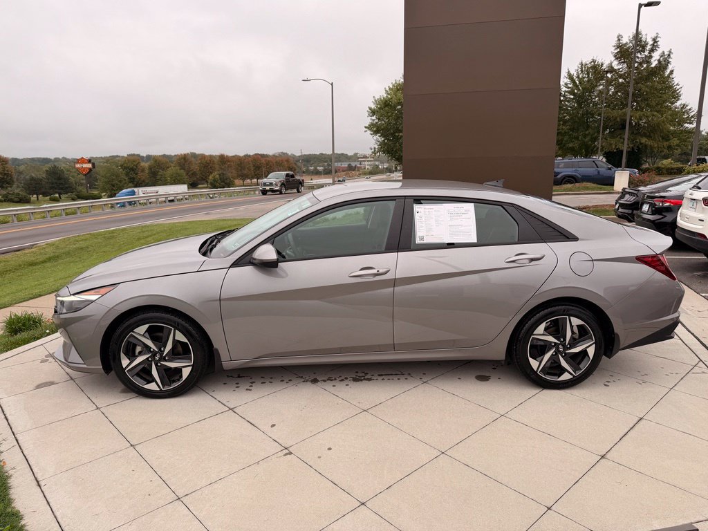 Used 2023 Hyundai Elantra SEL w/ Convenience Package FWD image 6