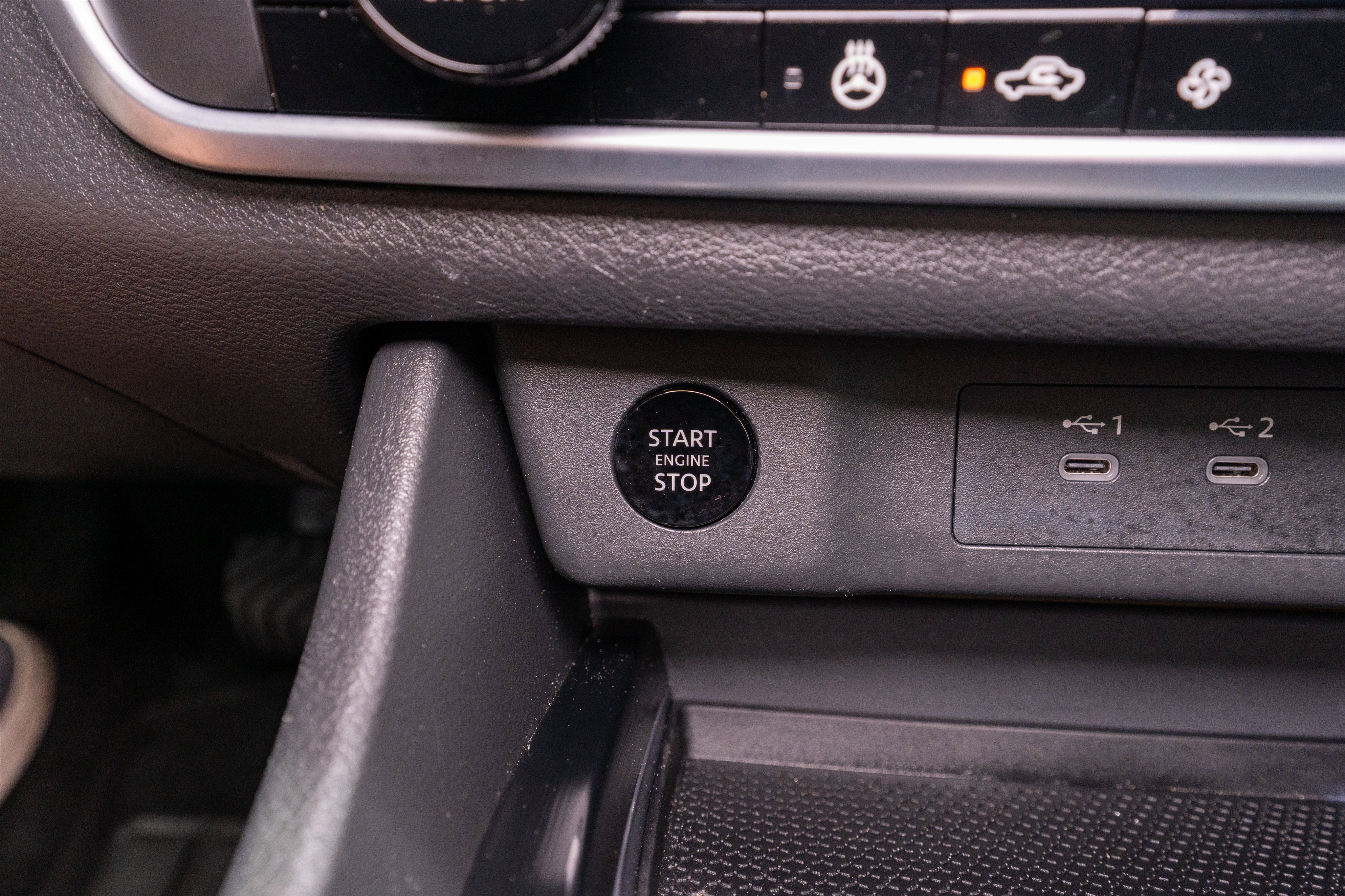 Used 2025 Nissan Rogue SV w/ SV Premium Package FWD image 21