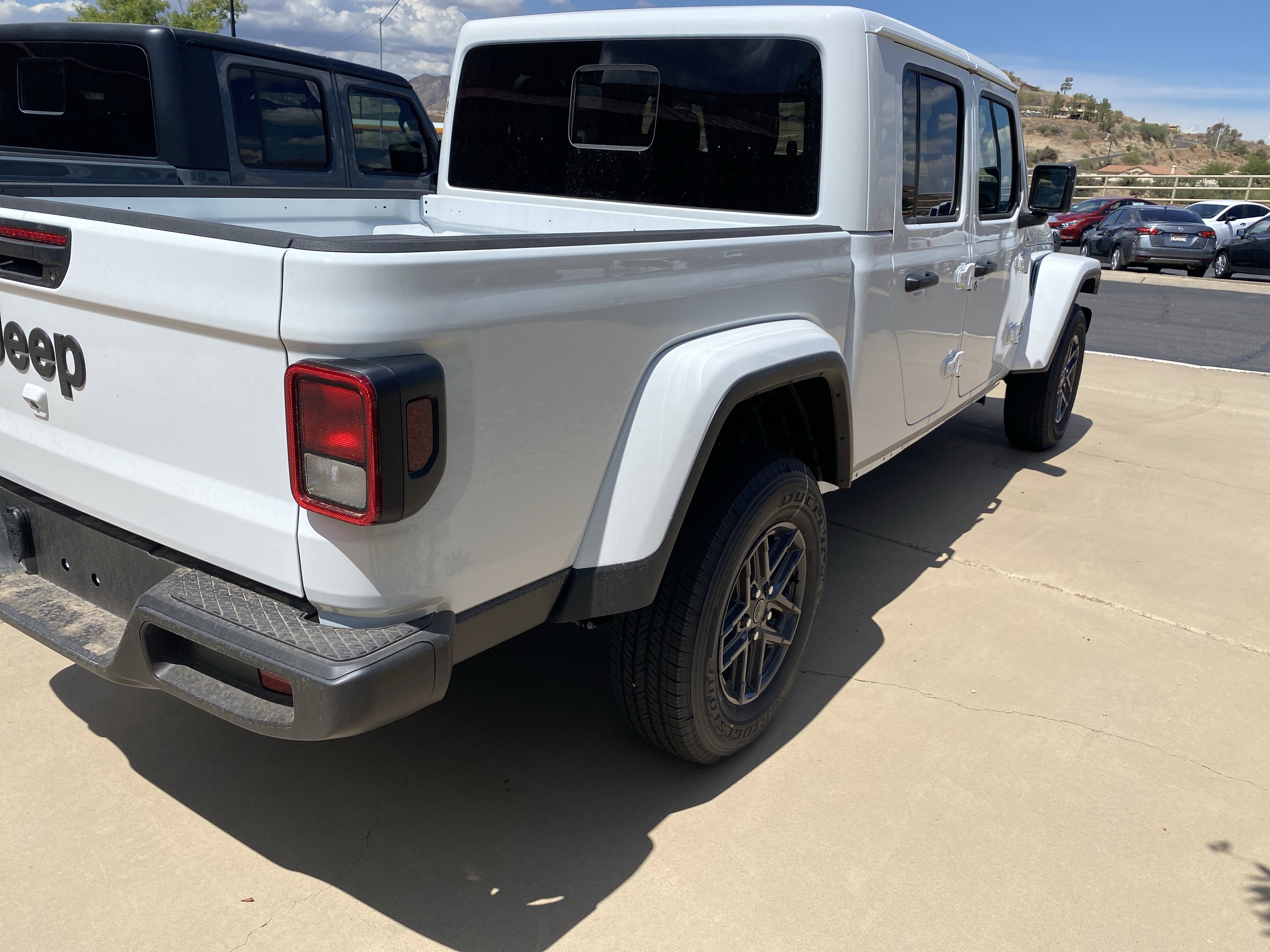 New 2025 Jeep Gladiator Sport image 4
