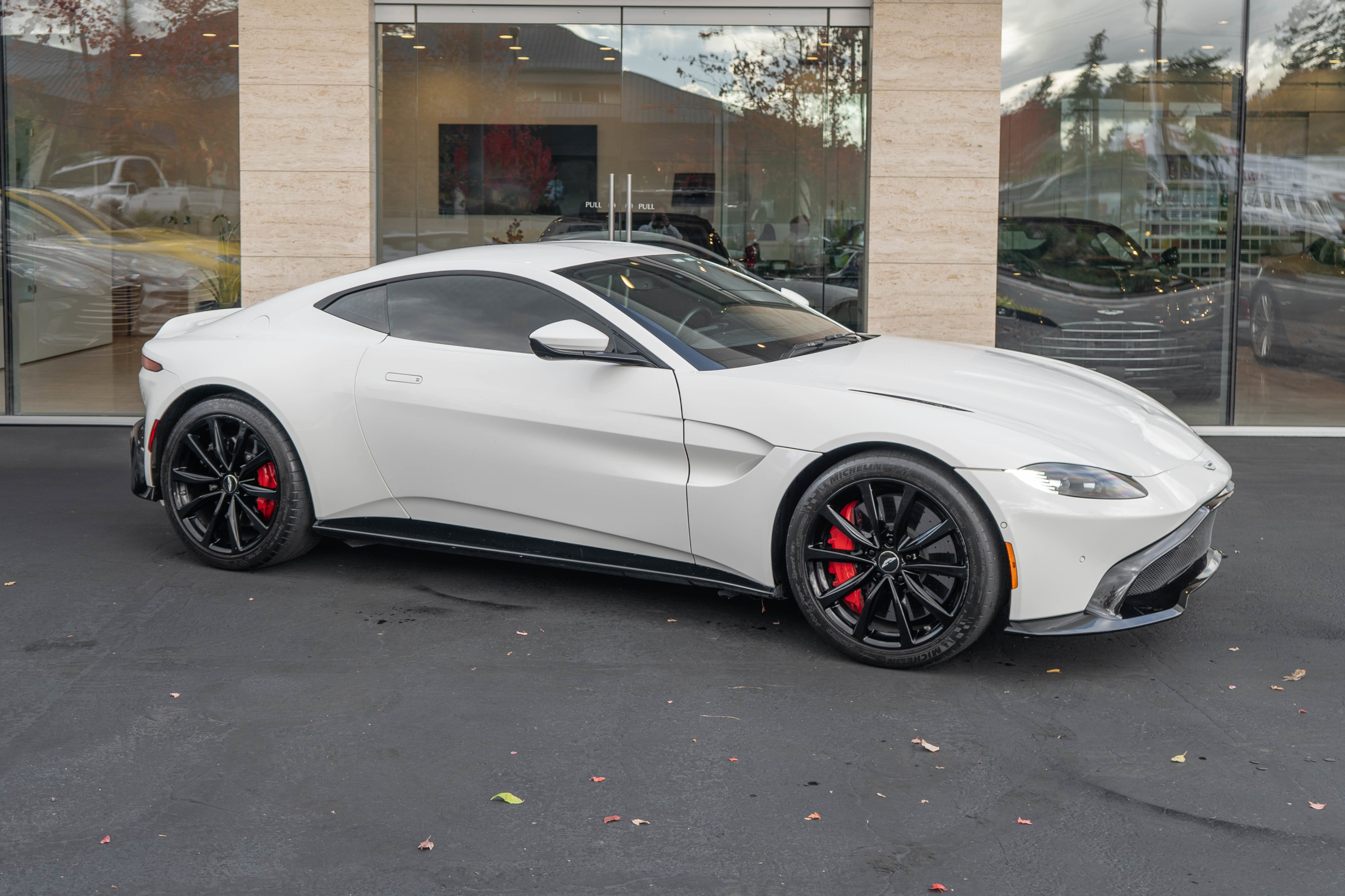 Used 2020 Aston Martin V8 Vantage Coupe RWD image 43