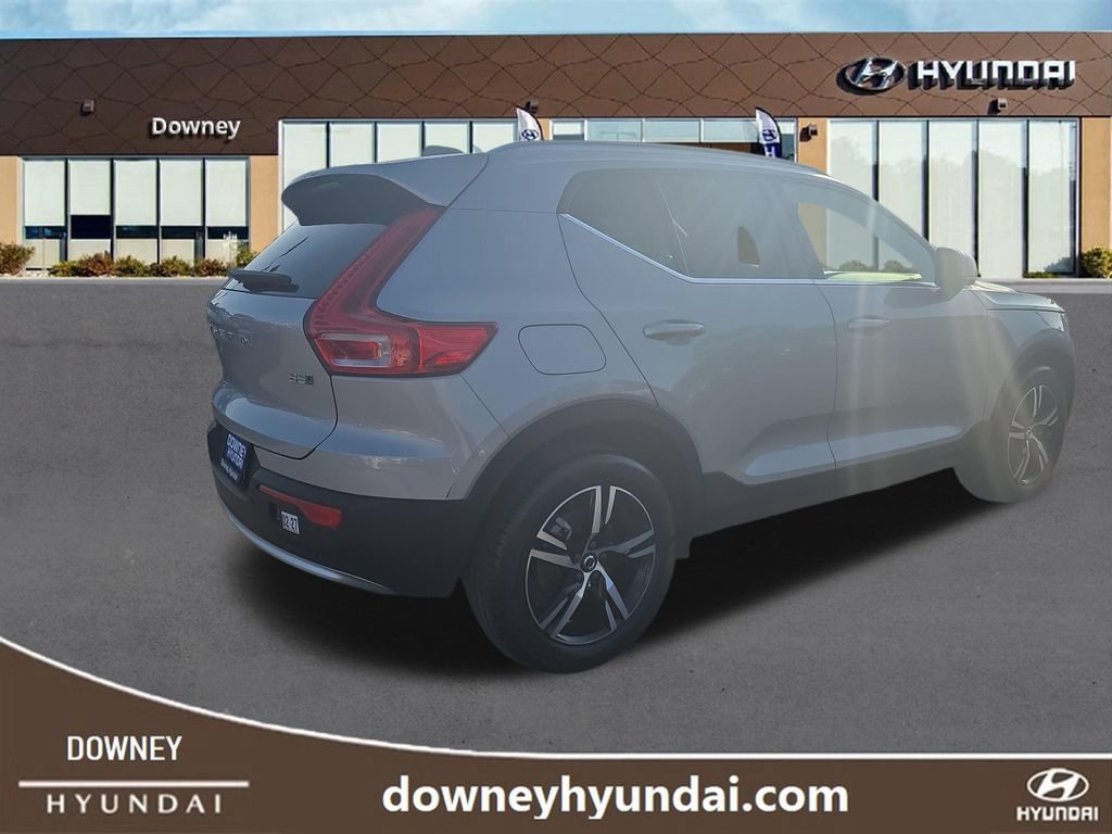Used 2024 Volvo XC40 B5 Core AWD/4WD image 5