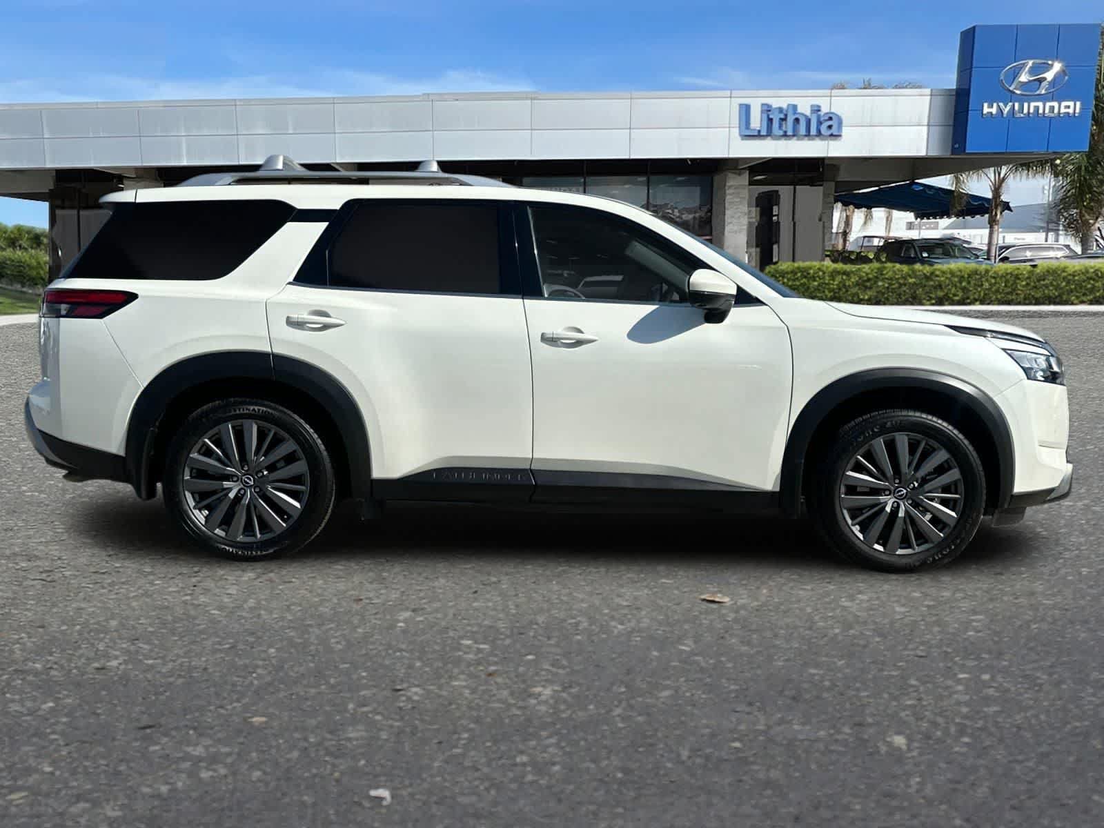Used 2022 Nissan Pathfinder SL w/ SL Premium Package FWD image 9
