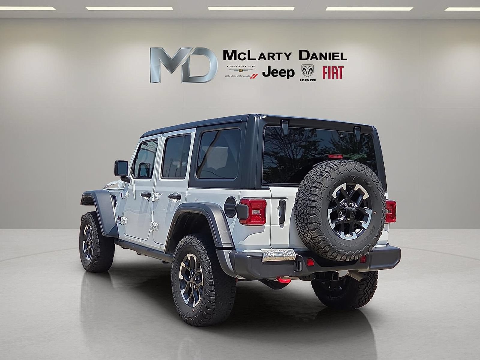 Used 2025 Jeep Wrangler Unlimited Rubicon AWD/4WD image 4