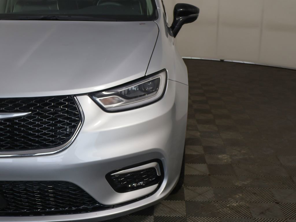 Used 2024 Chrysler Pacifica Limited FWD image 18