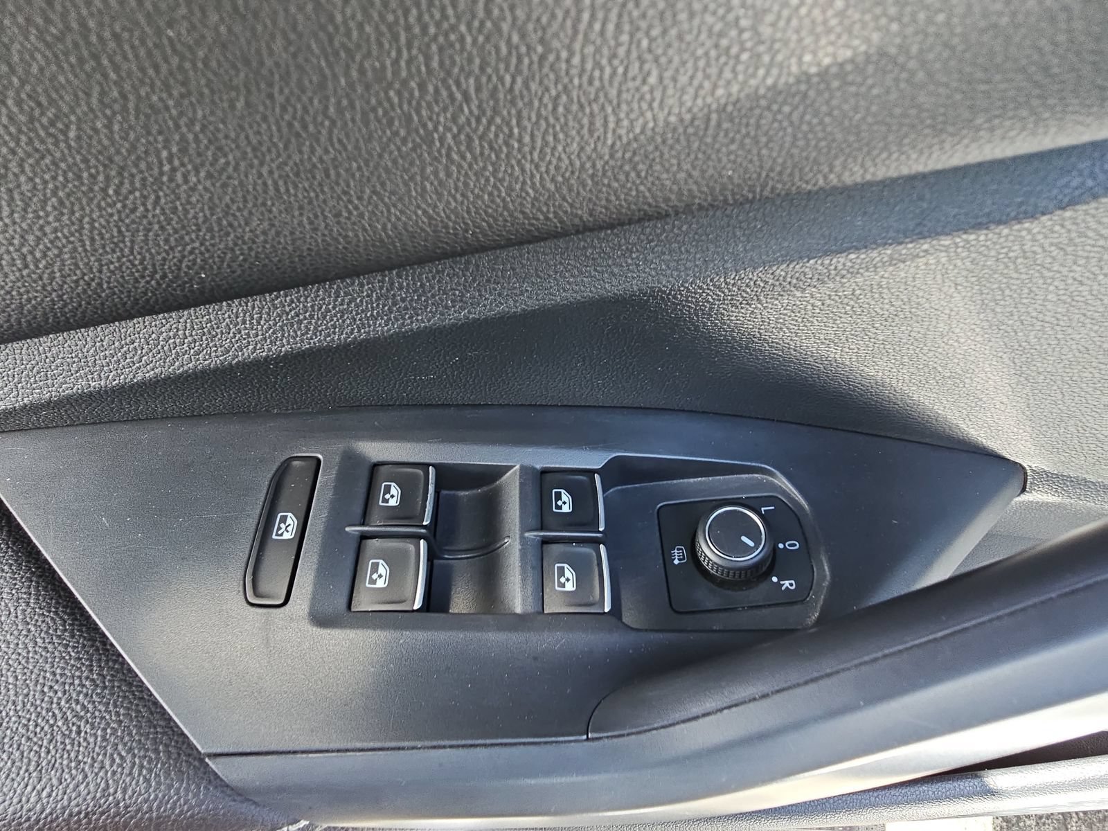 Used 2024 Volkswagen Jetta SE FWD image 26