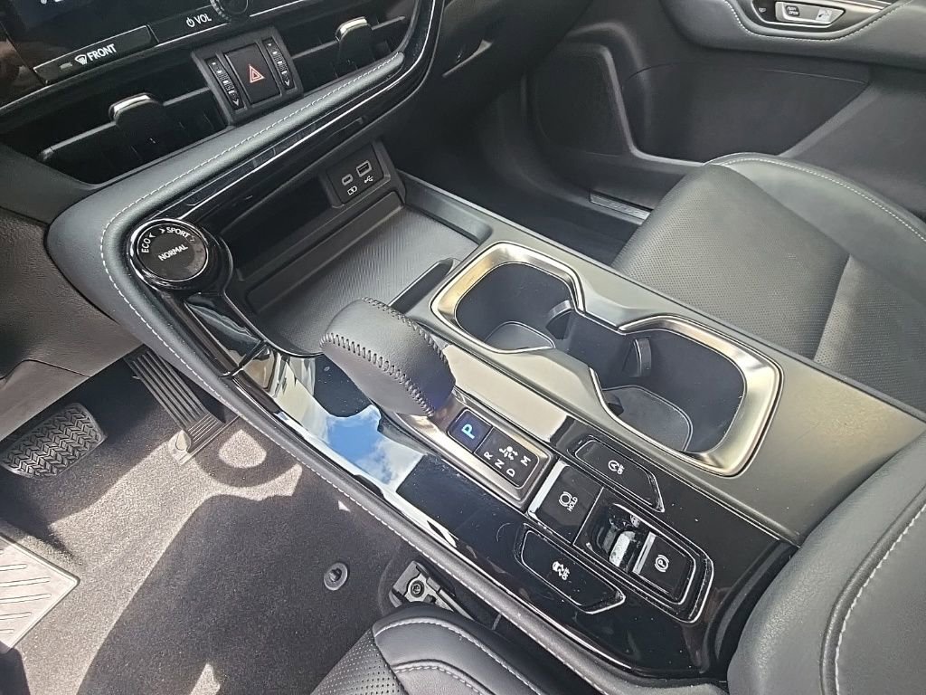 Used 2022 Lexus NX 250 FWD w/ Towing Package (2000 Lbs) image 19