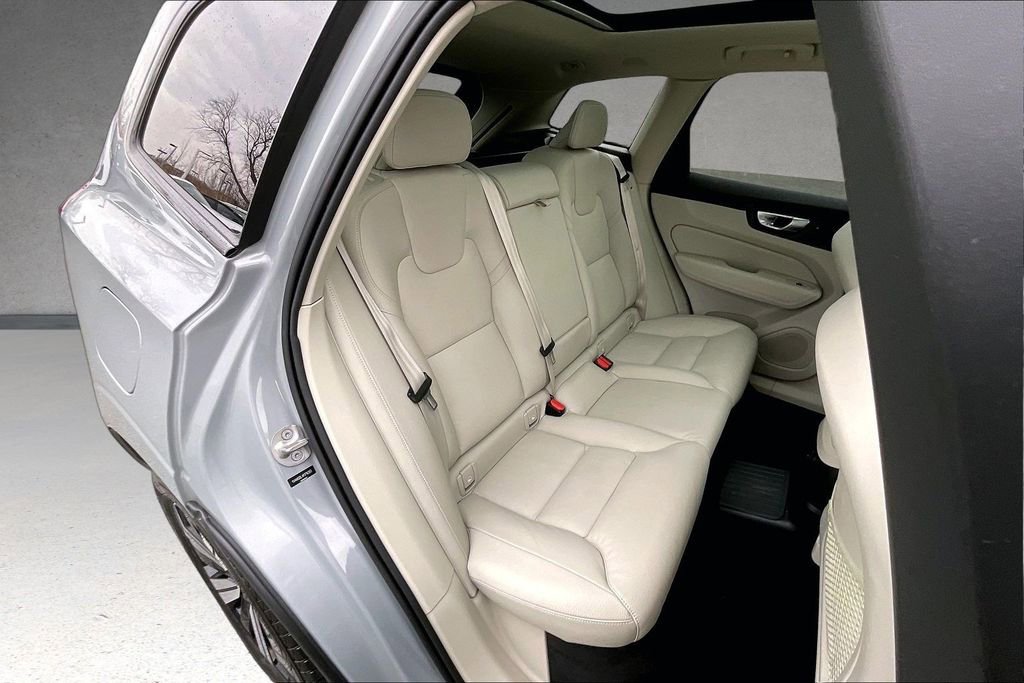 Certified 2024 Volvo XC60 T8 Plus w/ Protection Package Premier image 25