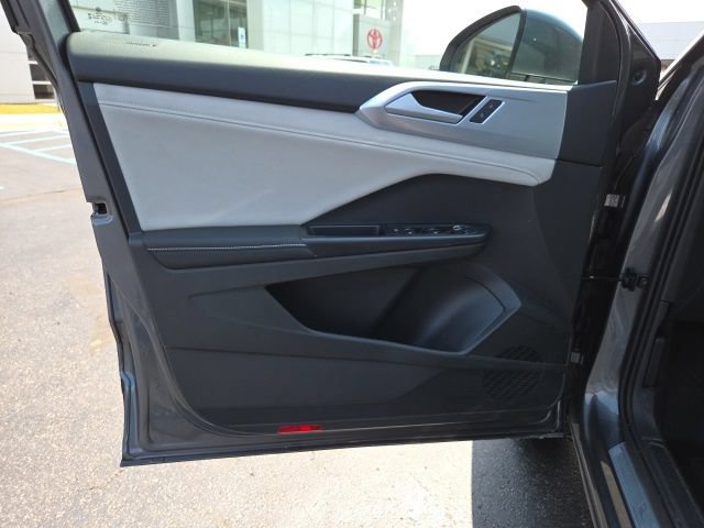 Used 2026 Volkswagen Taos SE w/ Panoramic Sunroof Package AWD/4WD image 12