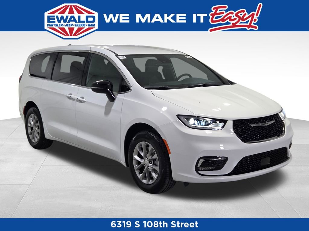 New 2026 Chrysler Pacifica Select