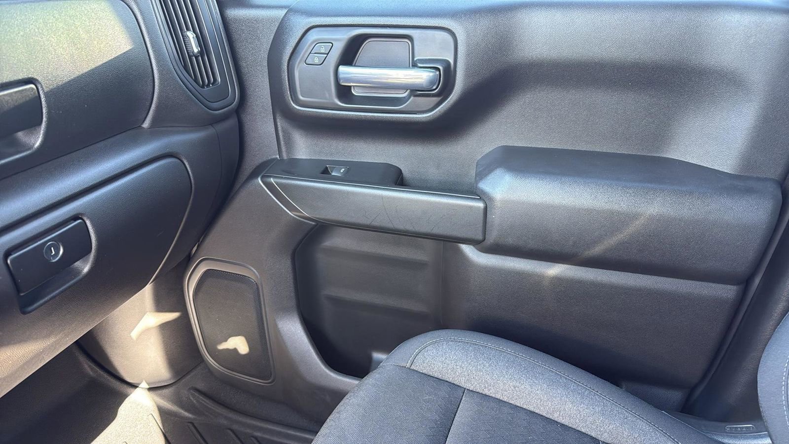 Used 2025 Chevrolet Silverado 1500 Custom image 24