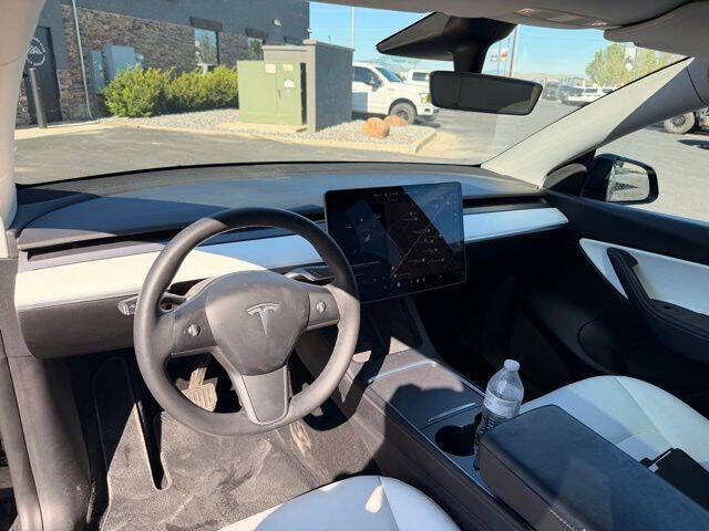 Used 2022 Tesla Model Y Long Range AWD/4WD image 8