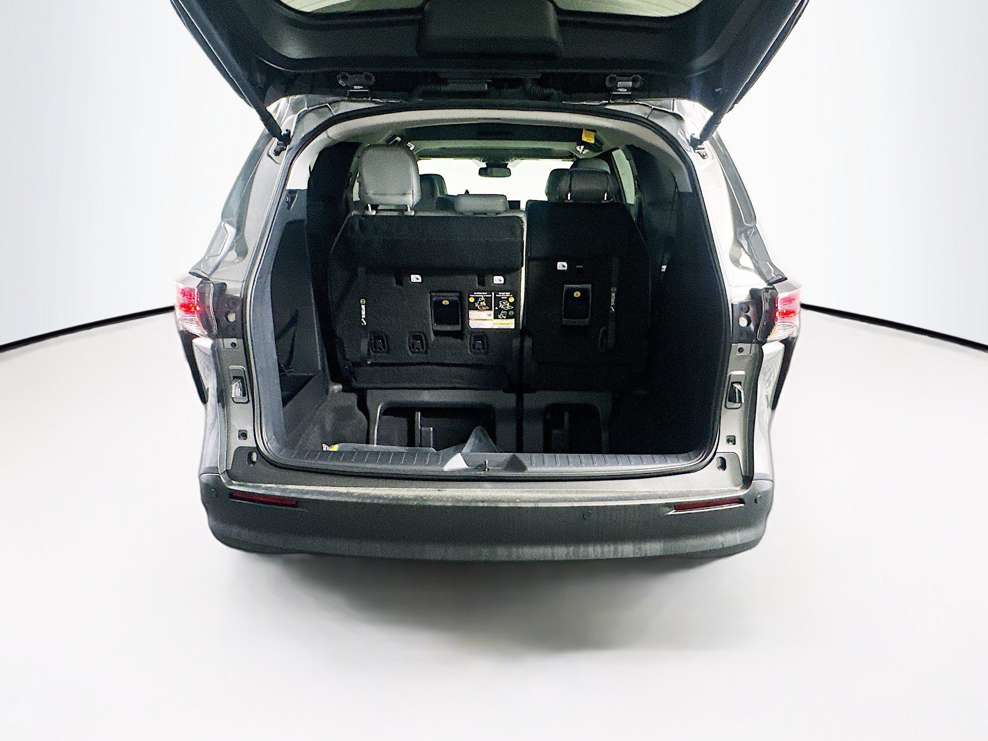Used 2026 Toyota Sienna XLE FWD image 31