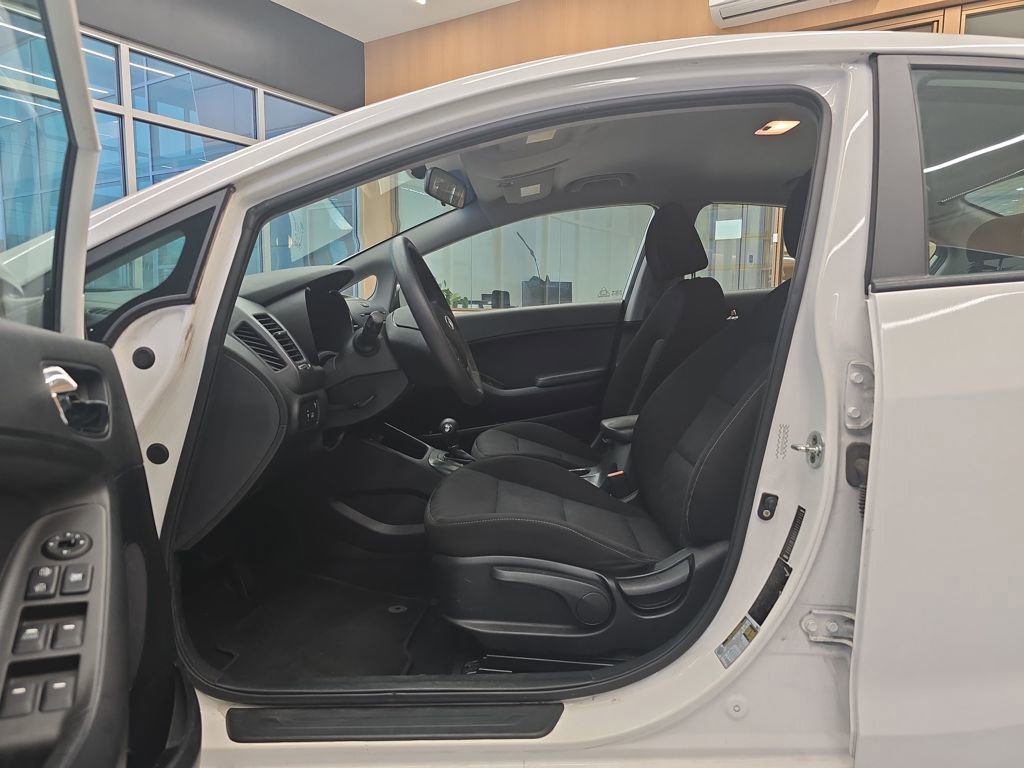 Used 2016 Kia Forte LX image 10