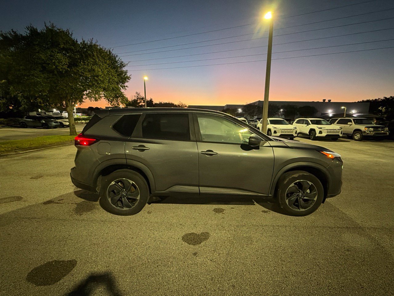 Used 2025 Nissan Rogue SV FWD image 4