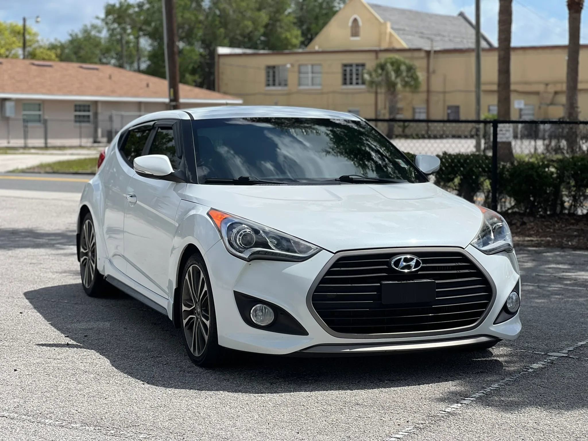Used 2016 Hyundai Veloster Turbo image 3