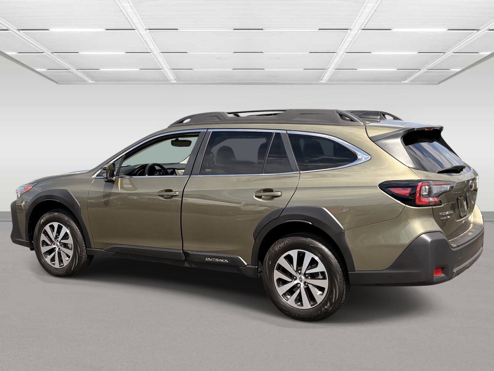 Used 2025 Subaru Outback Premium w/ Popular Package #1A AWD/4WD image 3