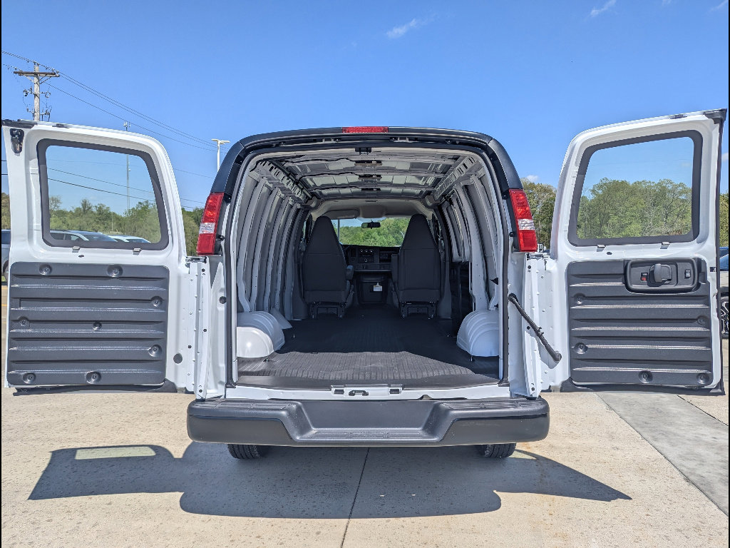 New 2026 GMC Savana 2500 w/ Enhanced Convenience Package RWD image 15