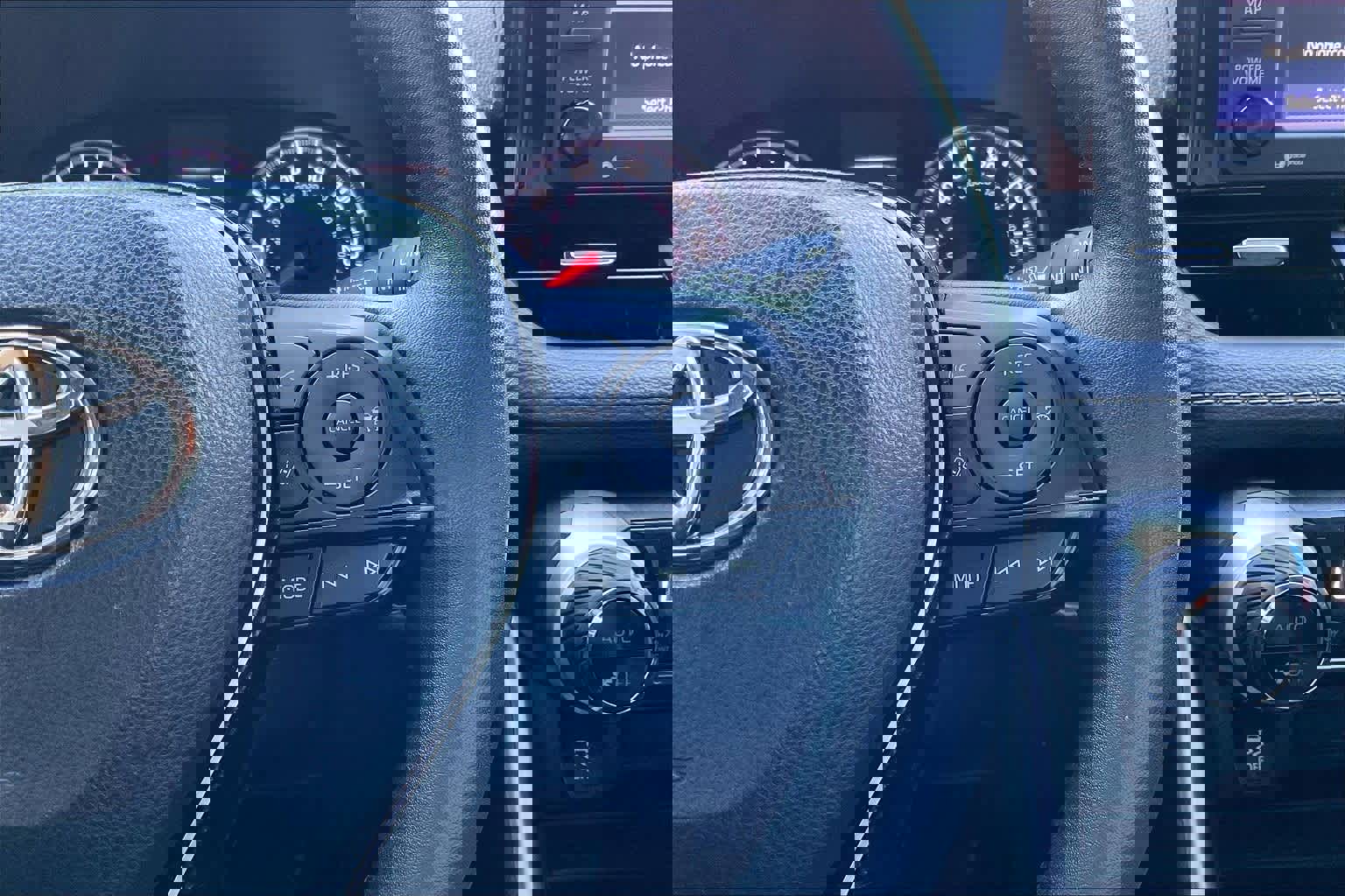 Used 2021 Toyota RAV4 XLE Premium w/ Carpet Mat Package (TMS) image 25