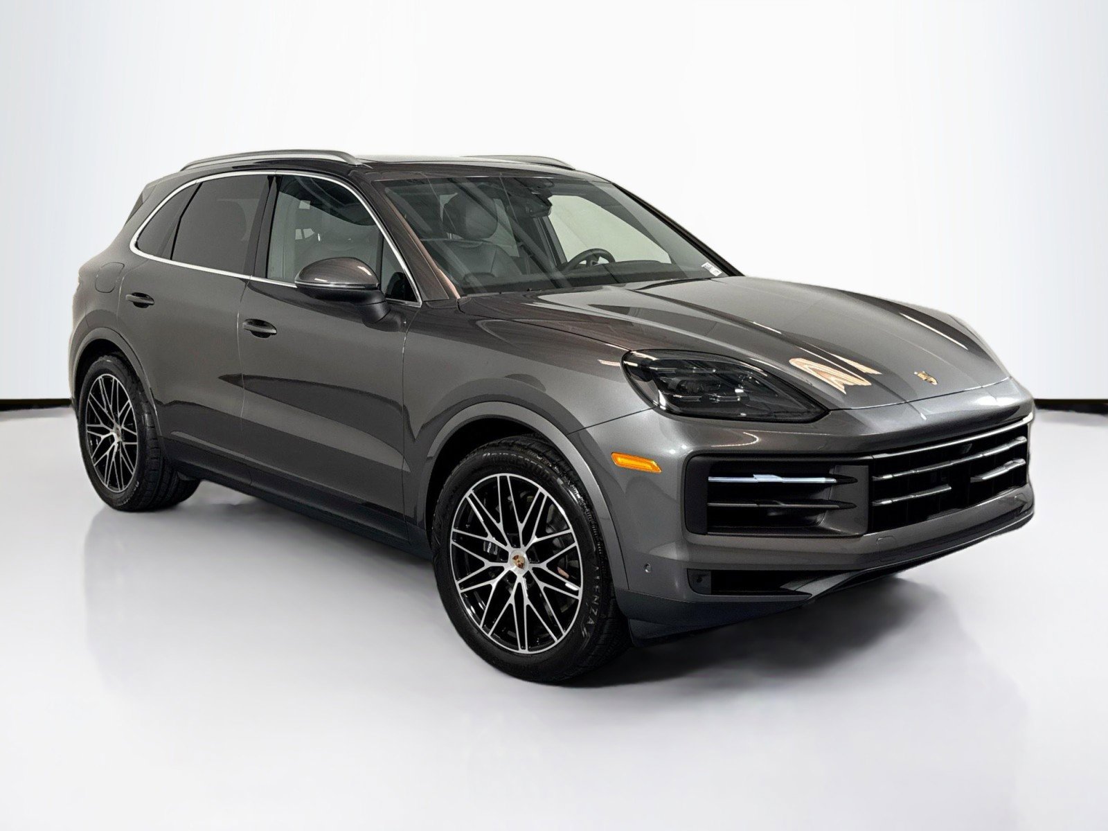 Used 2025 Porsche Cayenne image 7