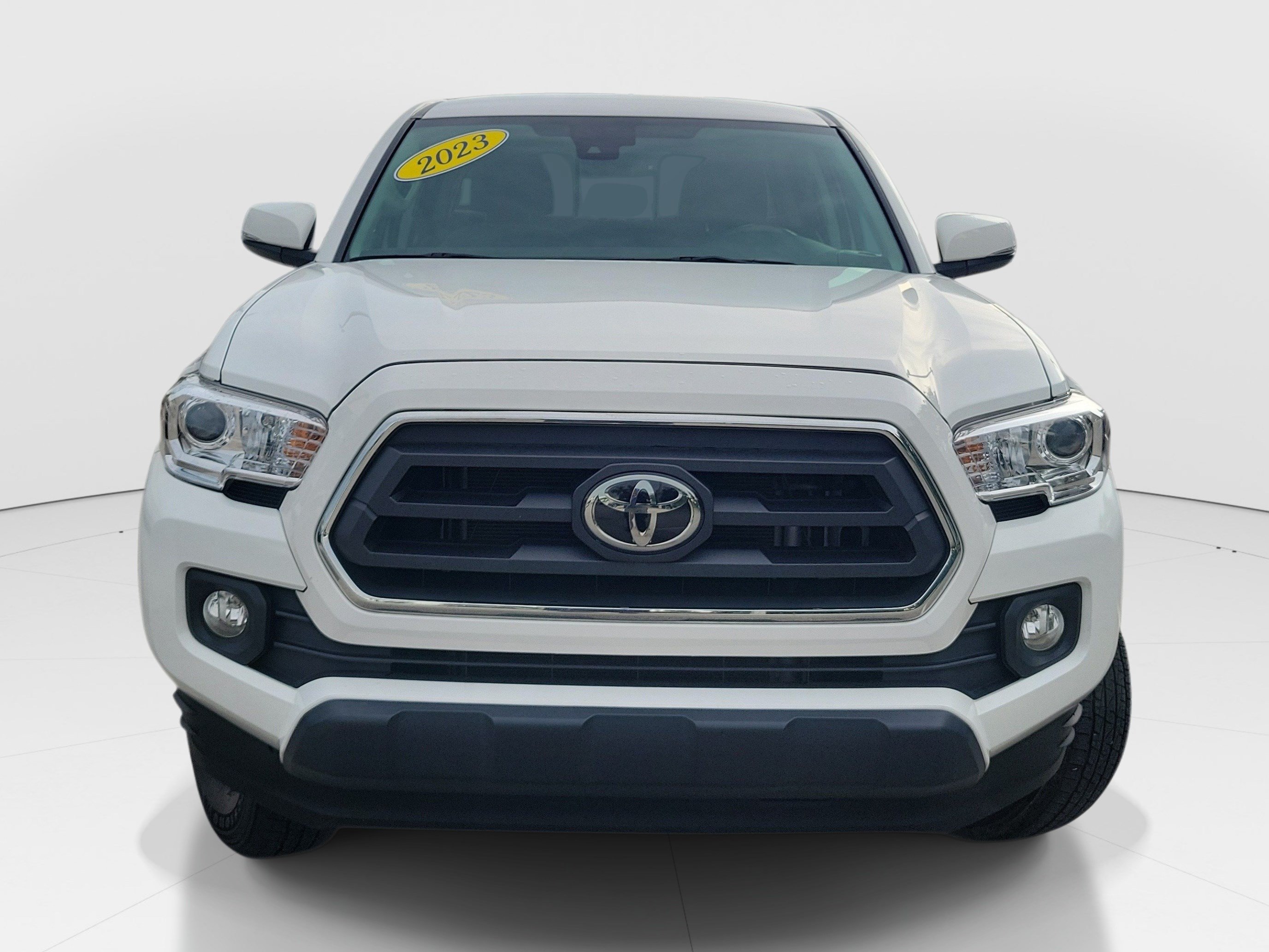 Used 2023 Toyota Tacoma SR5 w/ Technology Package RWD image 2