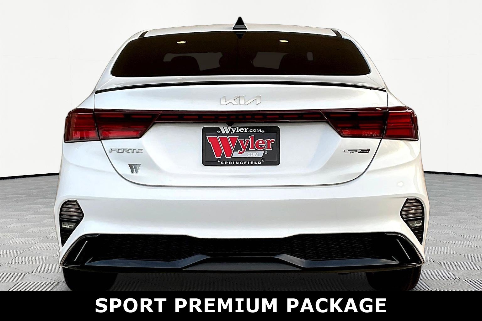 Used 2023 Kia Forte GT-Line w/ GT-Line Premium Package image 5