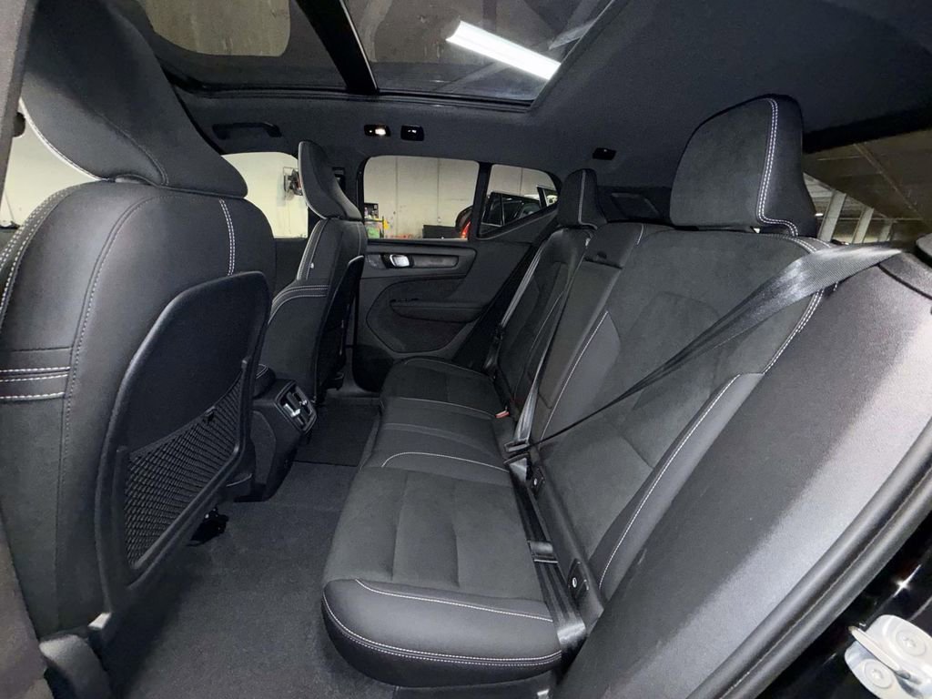 Used 2023 Volvo XC40 B5 Plus w/ Climate Package AWD/4WD image 19