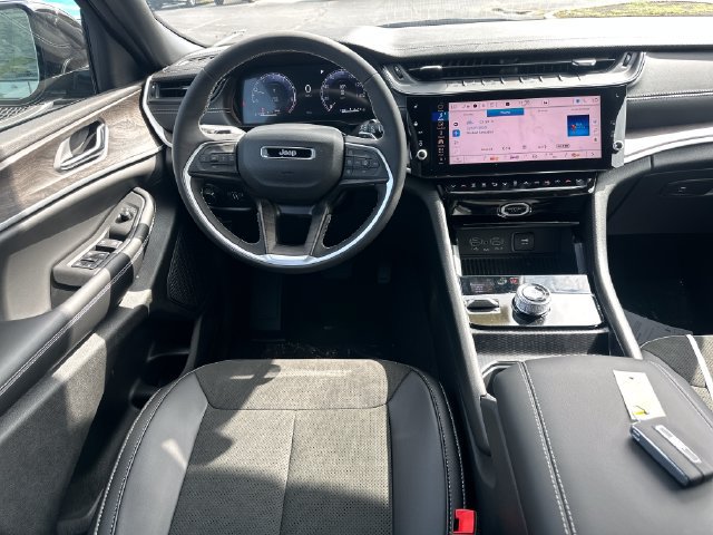 New 2027 Jeep Grand Cherokee Altitude AWD/4WD image 17
