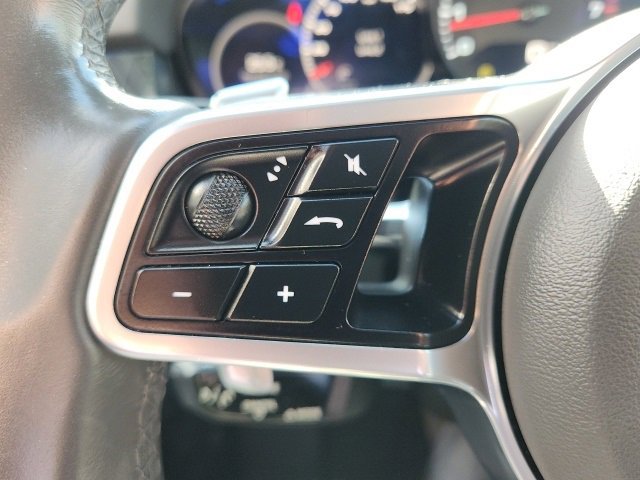 Used 2021 Porsche Cayenne w/ Premium Package image 32