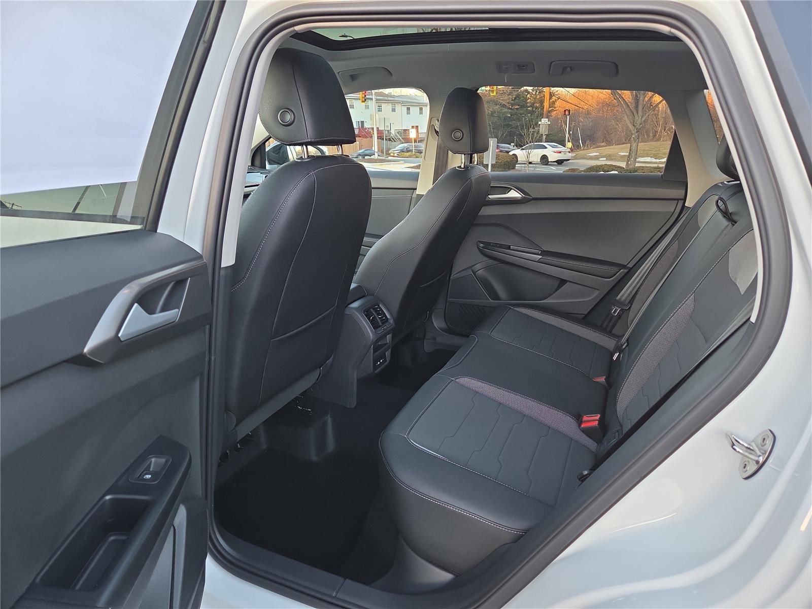 New 2026 Volkswagen Taos SE image 24
