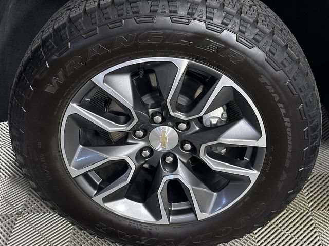 Used 2025 Chevrolet Silverado 1500 LT AWD/4WD image 34