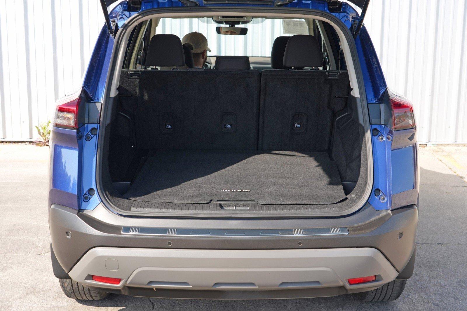 Used 2023 Nissan Rogue SV FWD image 9