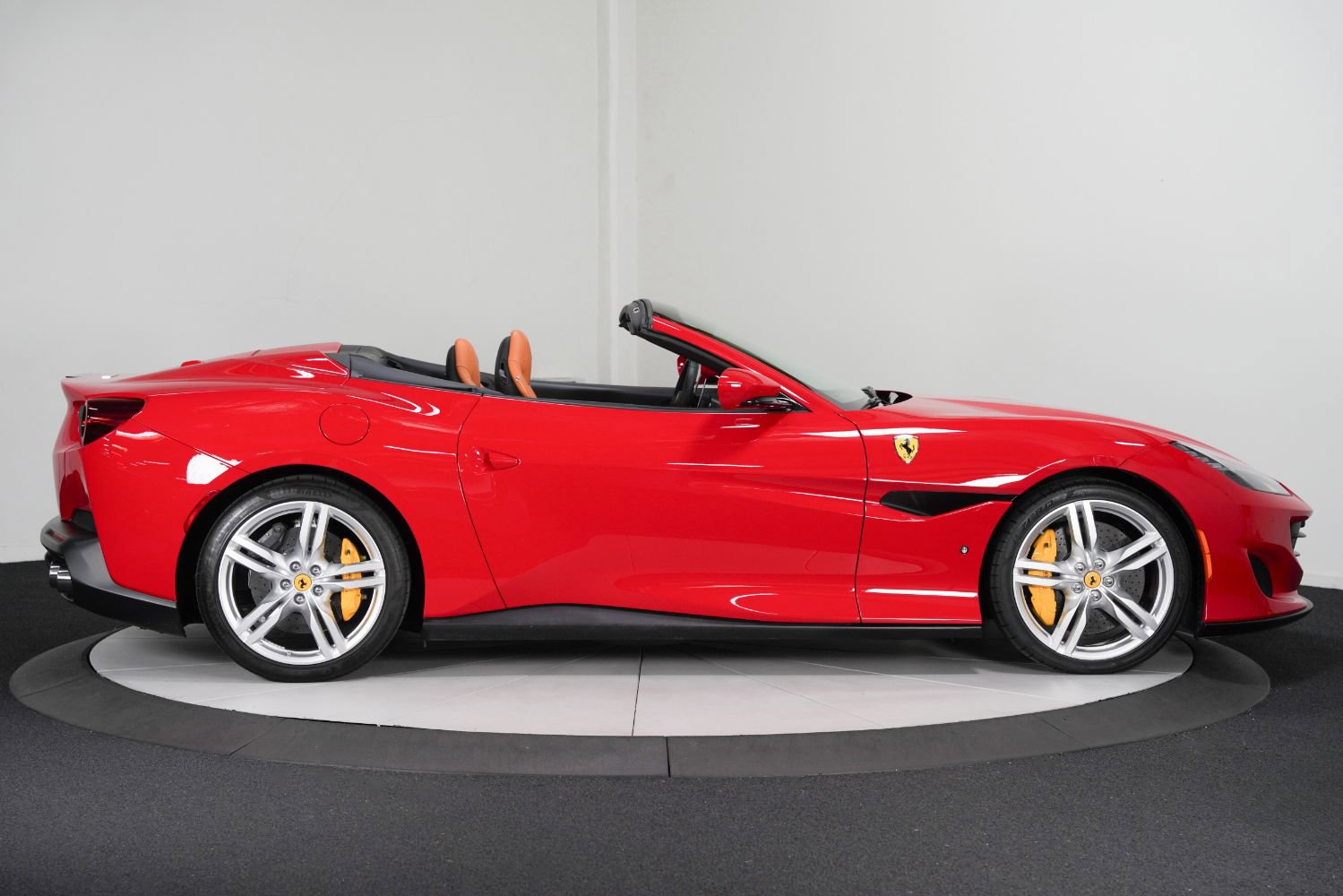Used 2020 Ferrari Portofino image 10