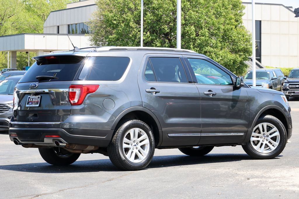 Used 2018 Ford Explorer XLT w/ Equipment Group 202A AWD/4WD image 11