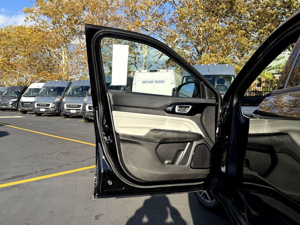 New 2026 Jeep Compass Limited image 13