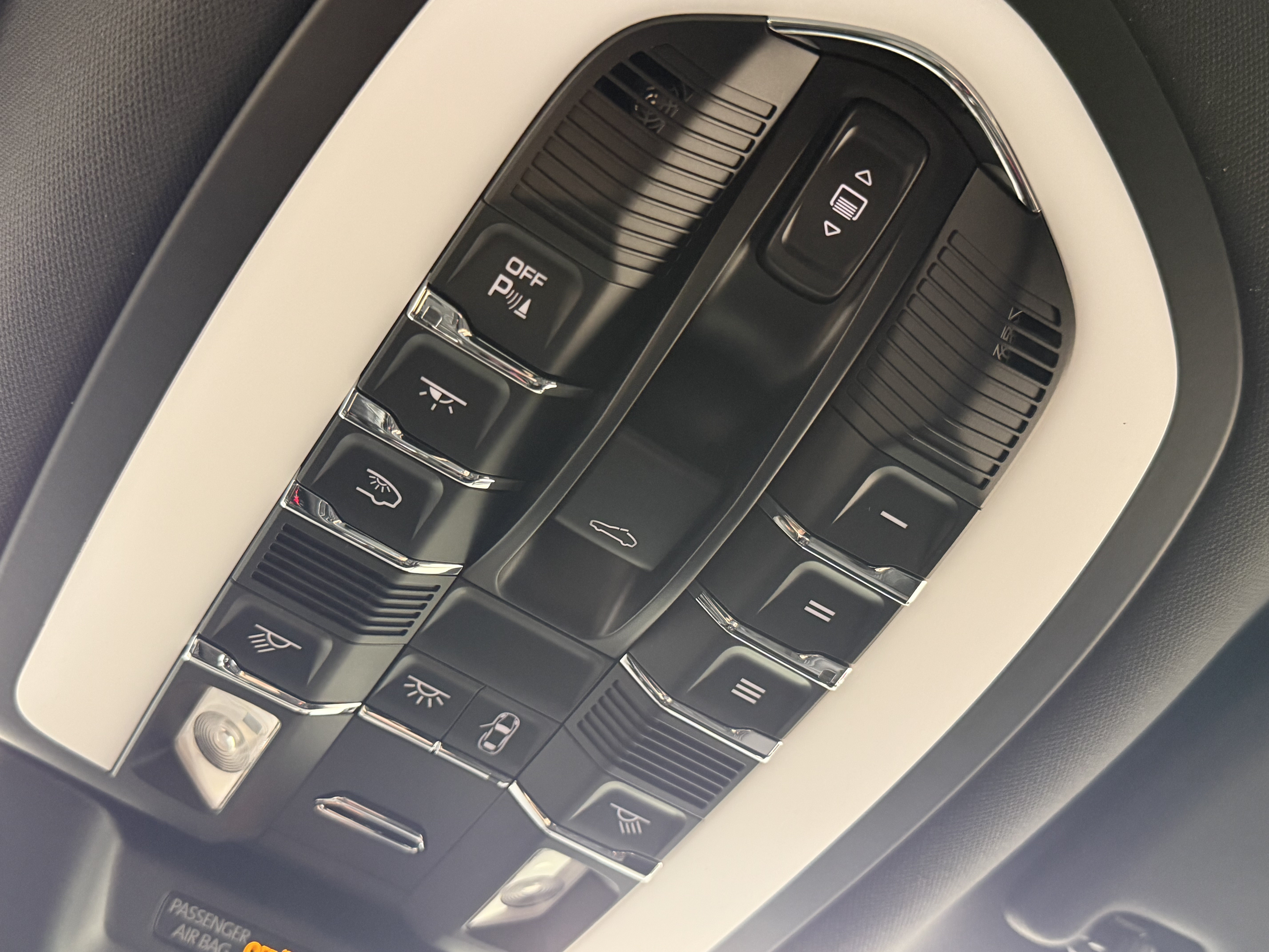 New 2026 Porsche Macan Turbo AWD/4WD image 37