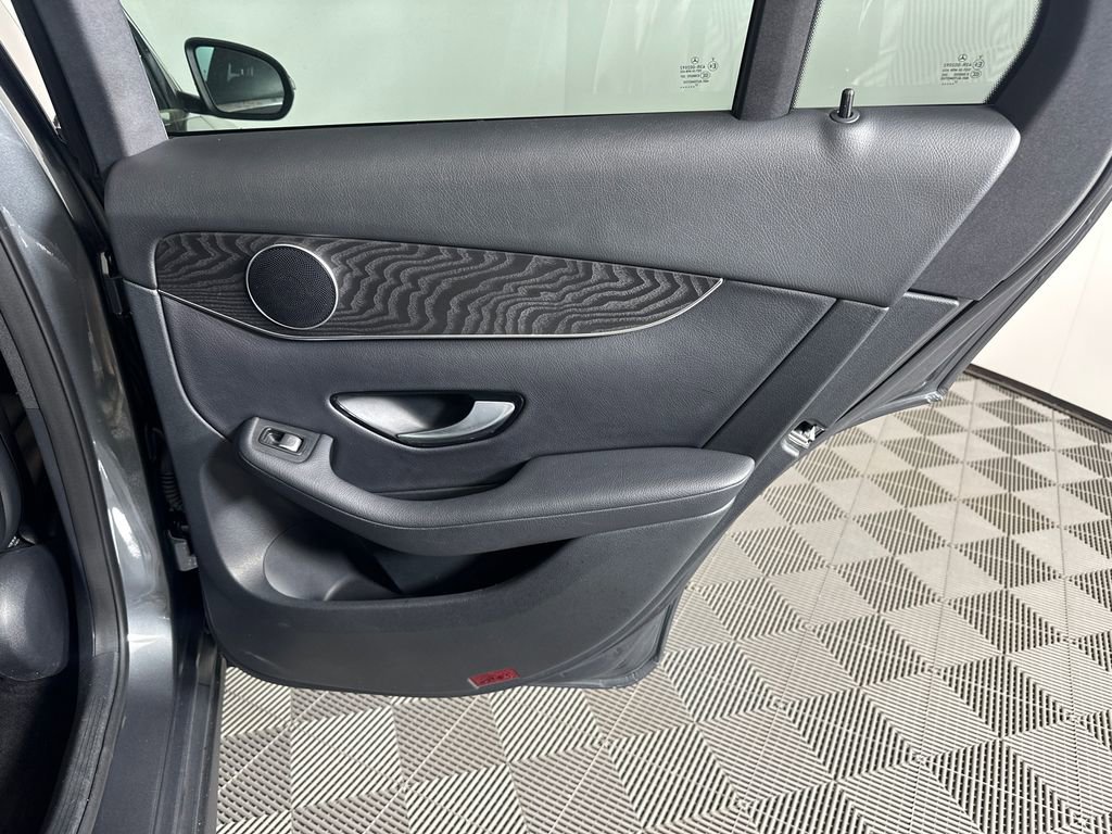 Used 2018 Mercedes-Benz GLC 300 4MATIC image 18