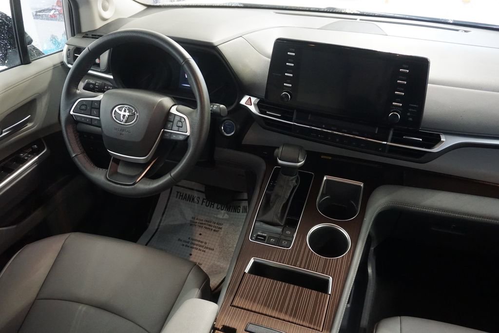 Used 2024 Toyota Sienna XLE w/ XLE Plus Package image 28