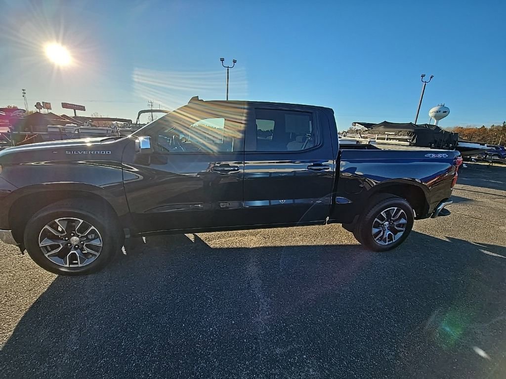 Used 2023 Chevrolet Silverado 1500 LT image 3