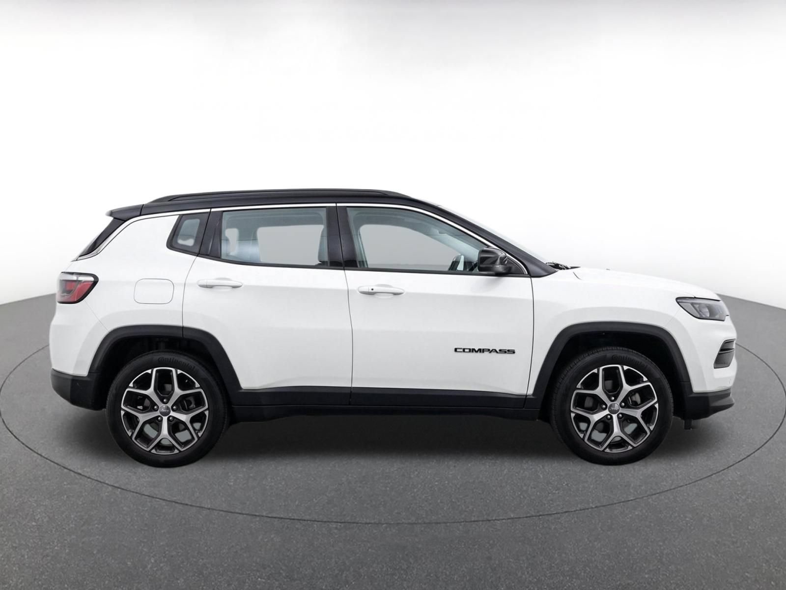 Used 2025 Jeep Compass Limited AWD/4WD image 9