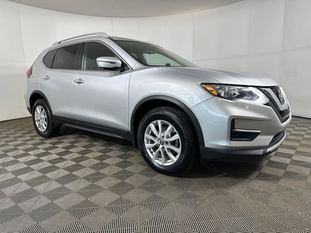 Used 2018 Nissan Rogue SV w/ Sun & Sound Touring Package image 2