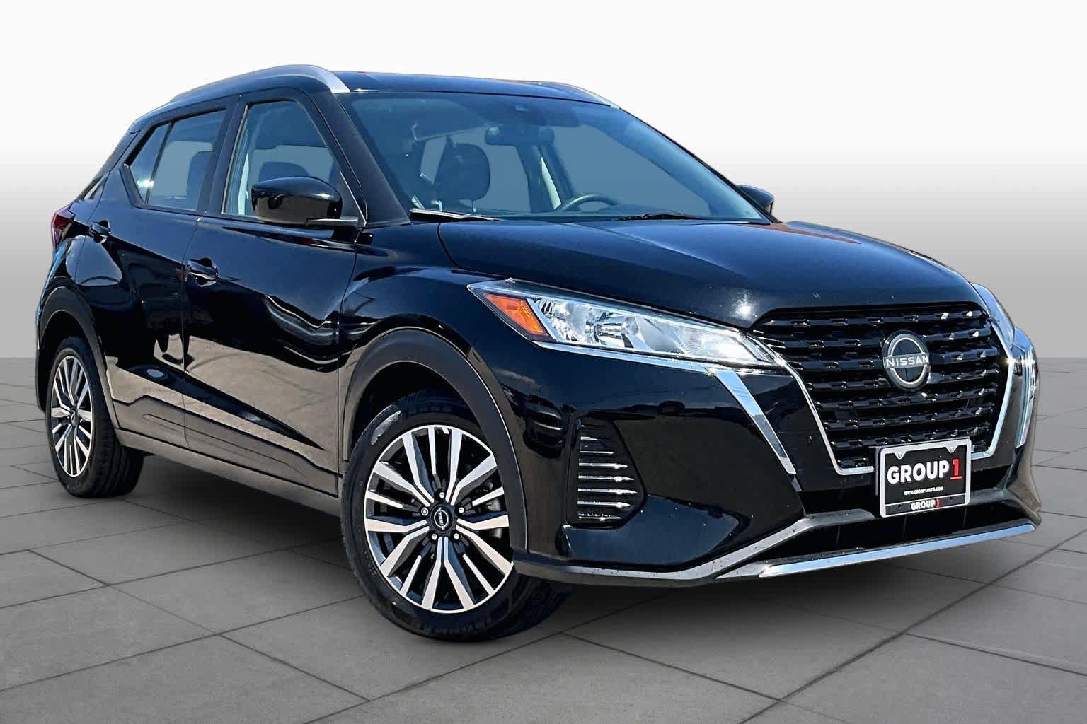 Used 2023 Nissan Kicks SV FWD image 3