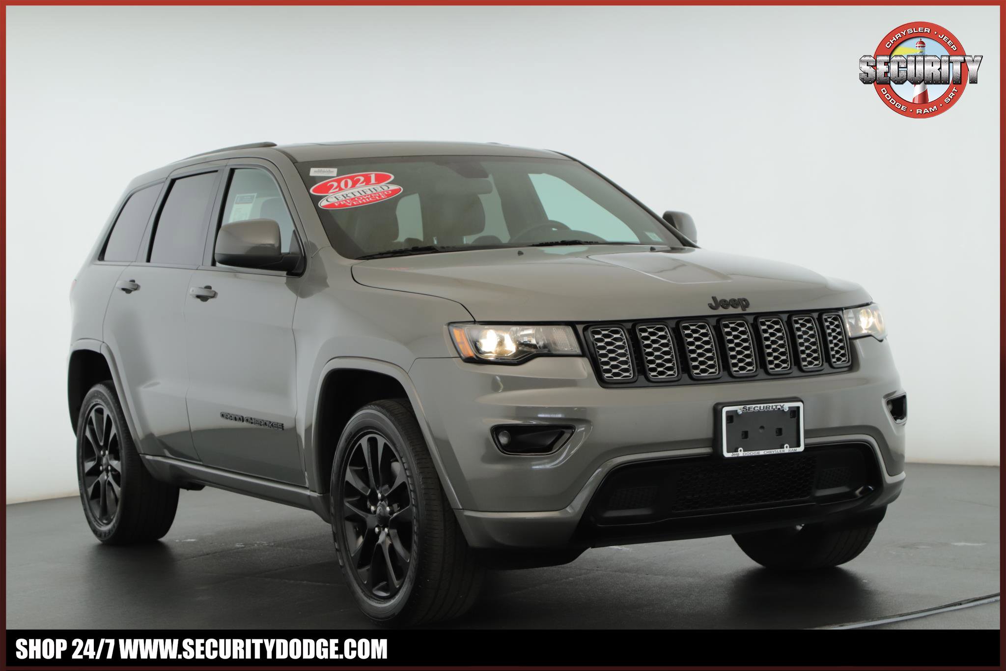 Used 2021 Jeep Grand Cherokee Laredo X image 1