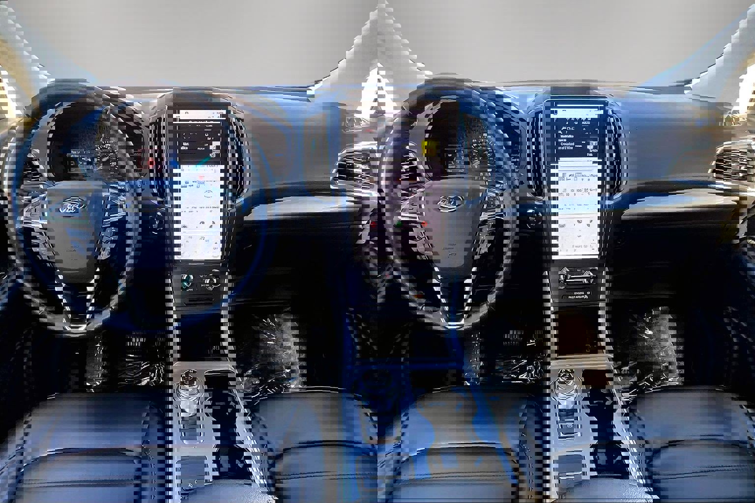 Used 2024 Ford Edge SEL image 7