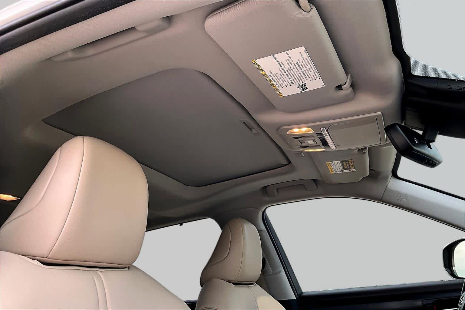 Used 2020 Toyota Highlander XLE FWD image 14