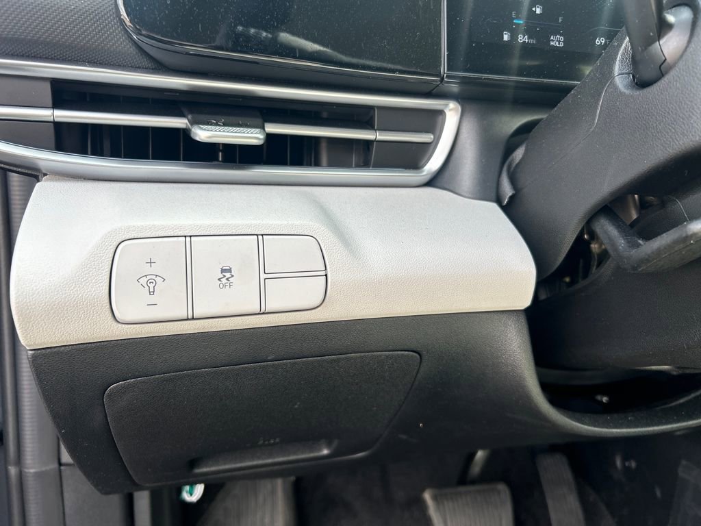 Used 2025 Hyundai Elantra Limited image 16