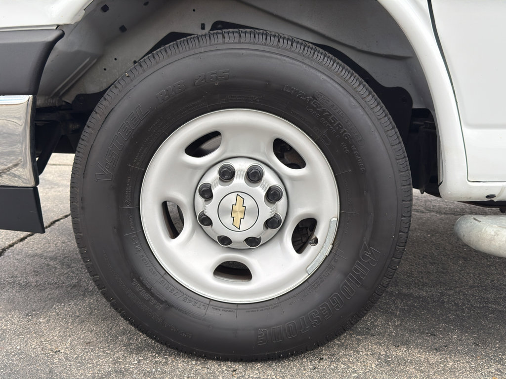 Used 2024 Chevrolet Express 2500 w/ Driver Convenience Package image 10