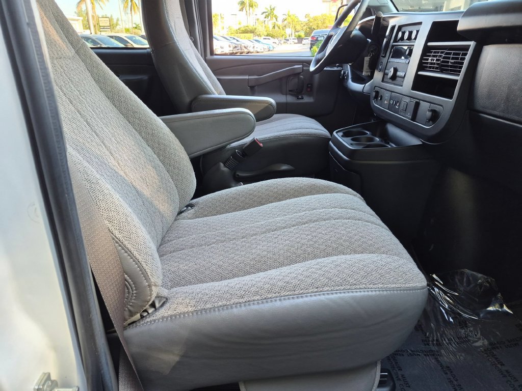 Used 2025 GMC Savana 3500 LT w/ LT Preferred Equipment Group RWD image 24