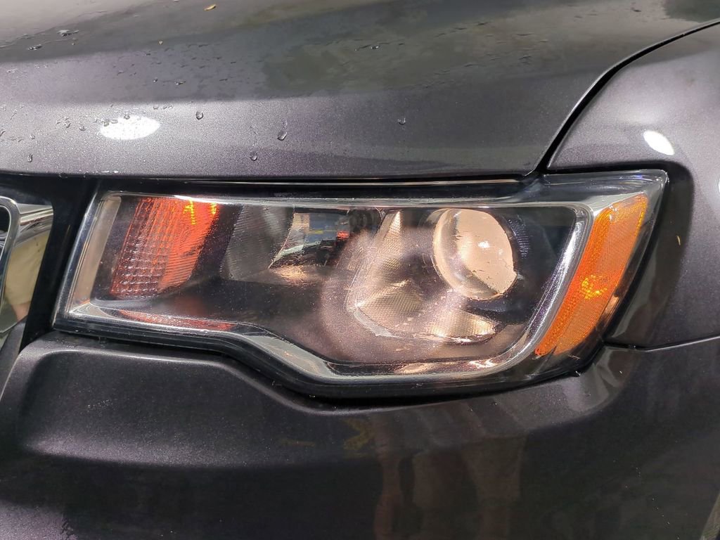 Used 2020 Jeep Grand Cherokee Laredo image 10