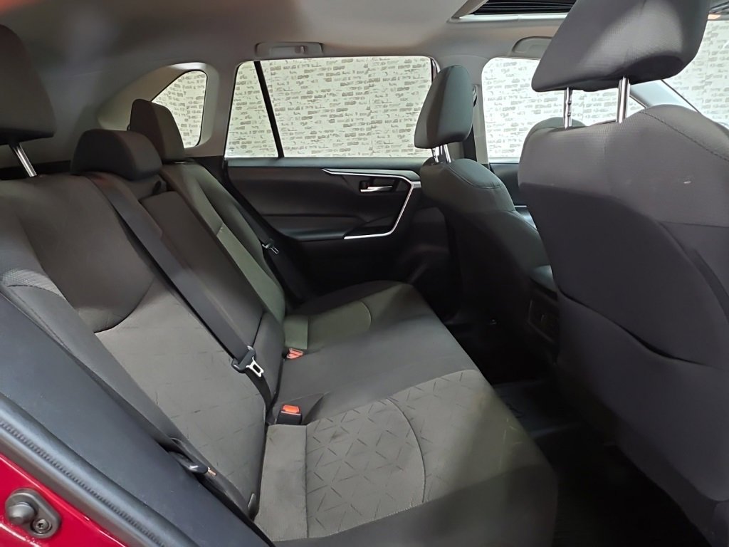 Used 2021 Toyota RAV4 XLE w/ Convenience Package image 11